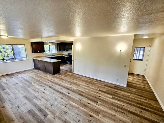 15282 Avery Way in Grass Valley, CA - Building Photo - Building Photo