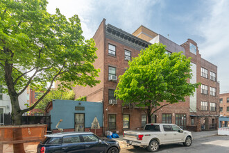 60 N 8th St in Brooklyn, NY - Building Photo - Building Photo