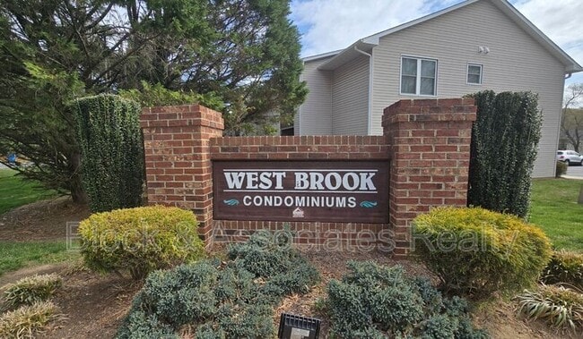 308 Westbrook Ct in Archdale, NC - Building Photo - Building Photo