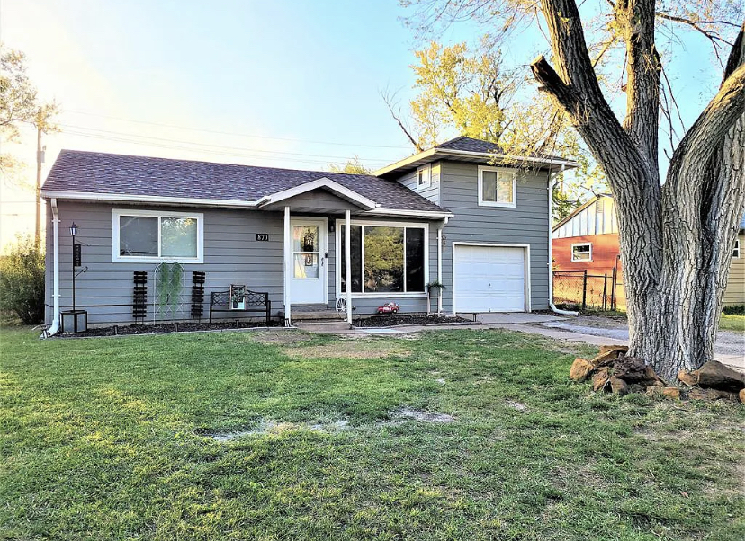 870 Willow Dr in Salina, KS - Building Photo