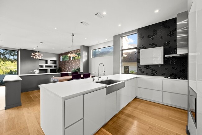 property at 609 Josephine St