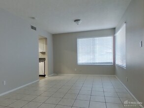 3932 W Gelding Dr in Phoenix, AZ - Building Photo - Building Photo