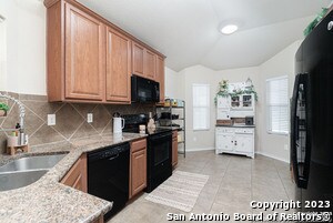 2519 Sunset Bend in San Antonio, TX - Building Photo - Building Photo