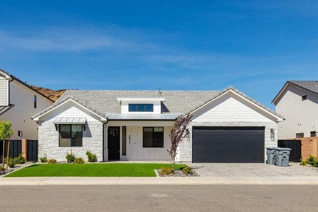 property at 2917 E Rill Dr