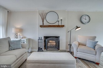 4801 Apple Tree Dr in Alexandria, VA - Building Photo - Building Photo