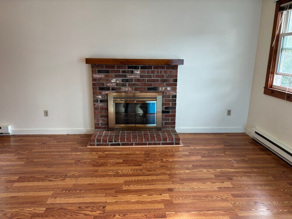 300 Falmouth Rd in Mashpee, MA - Foto de edificio