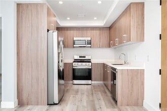 5923 Laurel Canyon Blvd in Los Angeles, CA - Building Photo - Building Photo