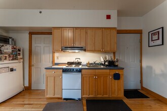 209 College Ave, Unit 3 in Ithaca, NY - Building Photo - Building Photo