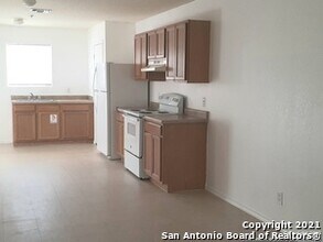 930 Drury Ln in San Antonio, TX - Building Photo - Building Photo