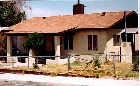 309-311 Wilshire Pl in Barstow, CA - Foto de edificio - Building Photo