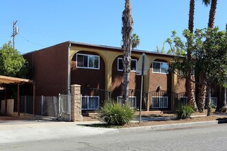 Villa Escondido in San Diego, CA - Foto de edificio - Building Photo