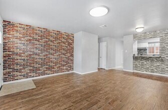 3324 Burke Rd in Pasadena, TX - Foto de edificio - Building Photo