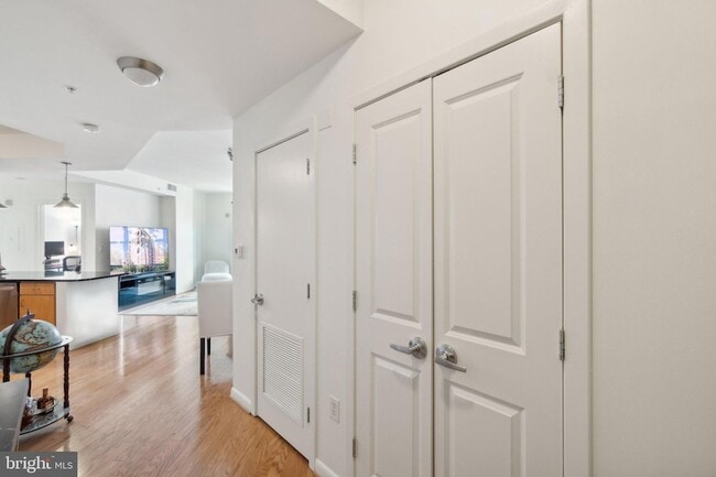 1001 L St NW, Unit 708 in Washington, DC - Building Photo - Building Photo
