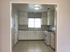 1534 W Cambridge Ave in Fresno, CA - Building Photo - Building Photo