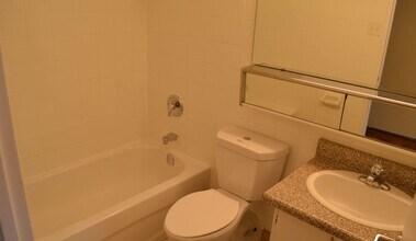 555 Sherbourne St in Toronto, ON - Building Photo - Building Photo