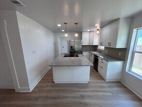 1400 N 6th St in Waco, TX - Building Photo - Building Photo