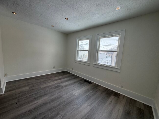 111 E Eckman St in South Bend, IN - Foto de edificio - Building Photo