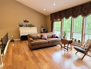 21 Manors Dr in Jericho, NY - Building Photo - Building Photo