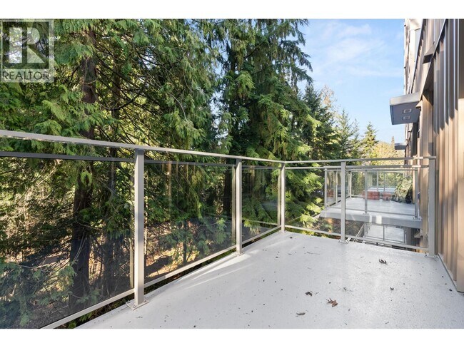 2375 Emery Ct in North Vancouver, BC - Building Photo - Building Photo