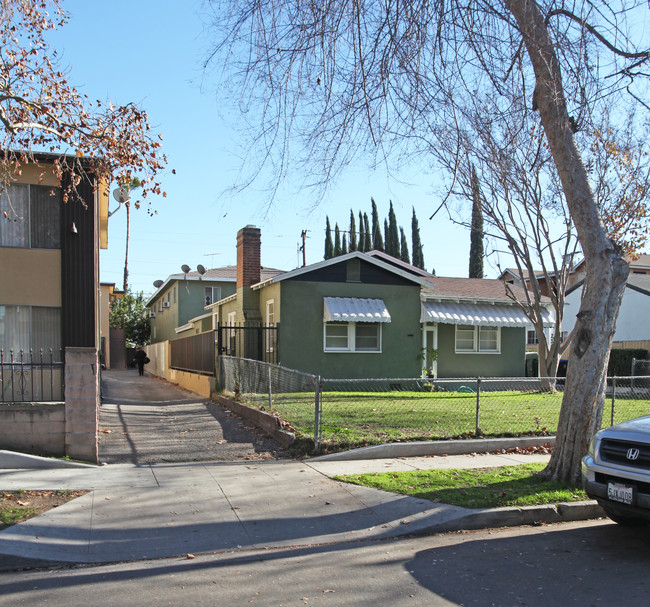 234 W Linden Ave in Burbank, CA - Foto de edificio - Building Photo