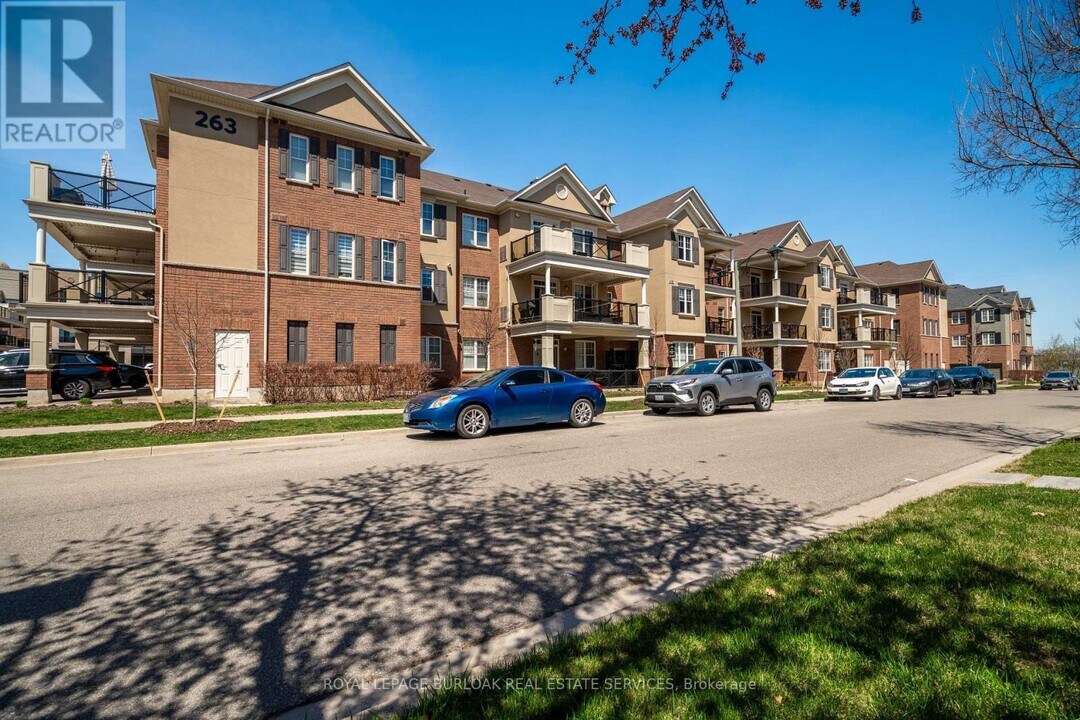 263-263 Georgian Dr in Oakville, ON - Building Photo
