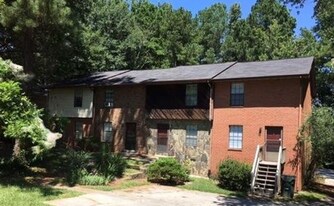 490 S Jeff Davis Dr in Fayetteville, GA - Building Photo