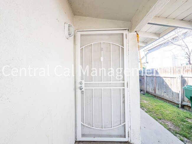 611 Wilson Ave in Bakersfield, CA - Building Photo - Building Photo