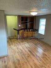 221A Magnolia St-Unit -A in Benton, AR - Foto de edificio - Building Photo