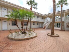 980 7th Ave S, Unit 101 in Naples, FL - Building Photo