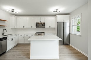 61 Pennsylvania Ave in Phoenixville, PA - Building Photo