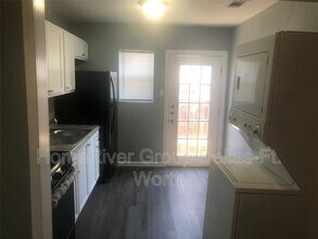 1722 E Belt Line Rd in Carrollton, TX - Building Photo - Building Photo