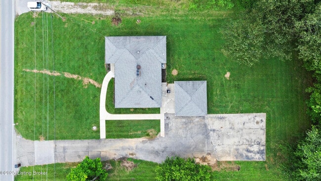8002 Watterson Trail in Louisville, KY - Building Photo - Building Photo