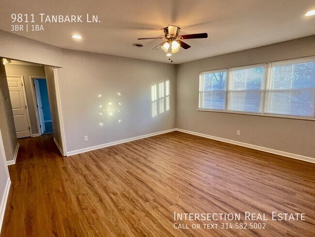 9811 Tanbark Ln in St. Louis, MO - Building Photo - Building Photo