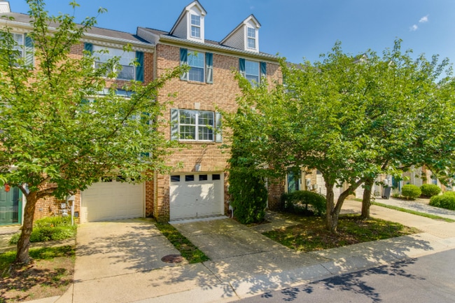 property at 733 Mashie Ct