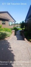877 SW Theater Dr in Bend, OR - Building Photo - Building Photo