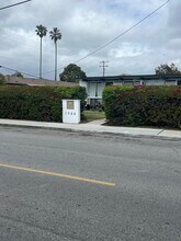 1944 Maple Ave, Unit B in Costa Mesa, CA - Foto de edificio - Building Photo