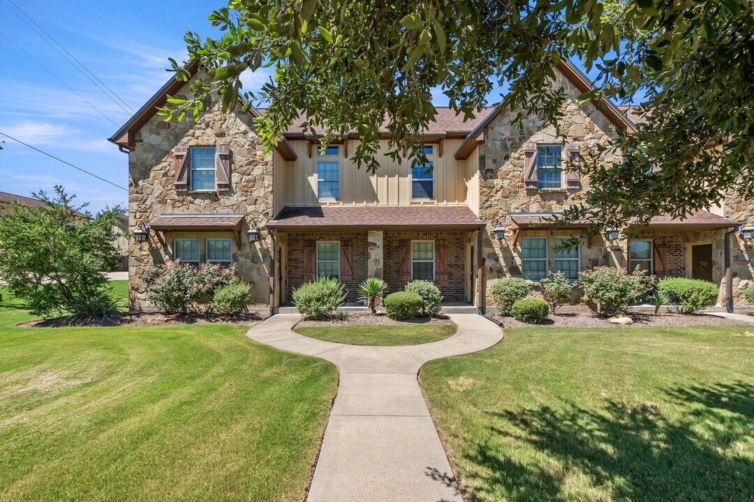 3344 Cullen Trail in College Station, TX - Building Photo