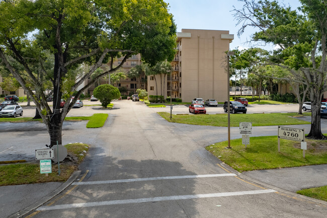 Lucerne Pointe in Lake Worth, FL - Building Photo - Building Photo