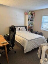 208 Buena Vista Ave in Newington, CT - Foto de edificio - Building Photo