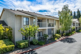 Winding Commons Seniors Residence in Carmichael, CA - Foto de edificio - Building Photo