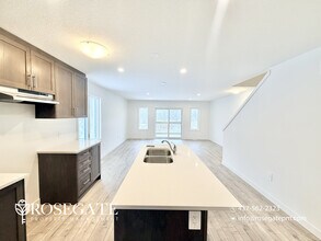 Pet-Friendly 4-Bedroom Detached Home with Garage & Backyard in Cambridge in Cambridge, ON - Building Photo - Building Photo