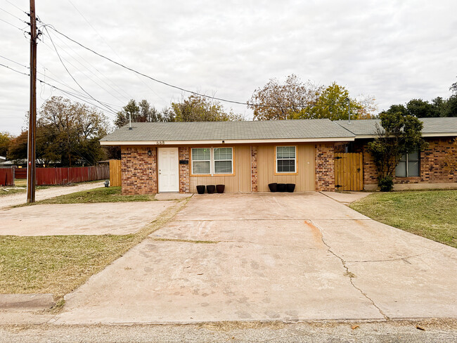 668 E N 21st St in Abilene, TX - Building Photo - Building Photo