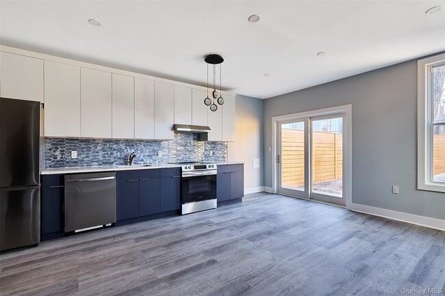 30-88 42nd St in Queens, NY - Building Photo - Building Photo