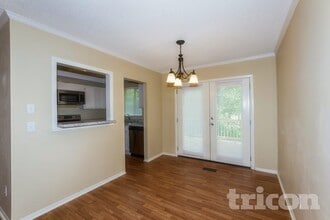 6 Forestgrove Ct in Columbia, SC - Foto de edificio - Building Photo