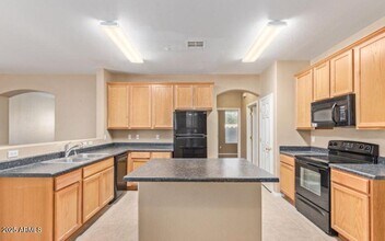 45954 W Kristina Way in Maricopa, AZ - Building Photo - Building Photo