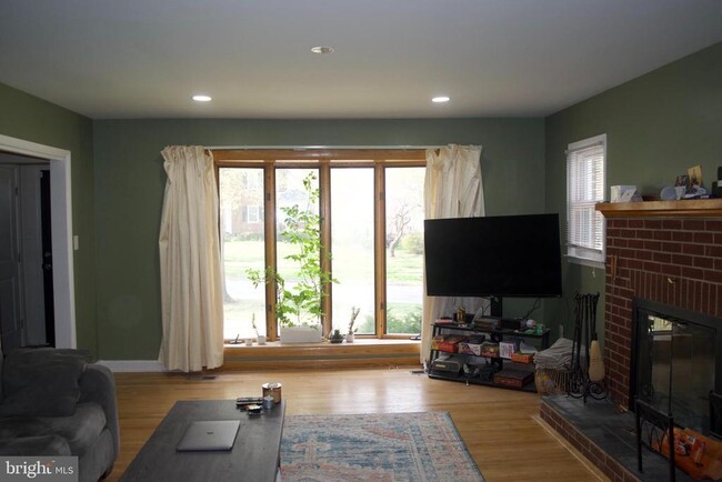 3104 Dunglow Rd in Dundalk, MD - Foto de edificio - Building Photo