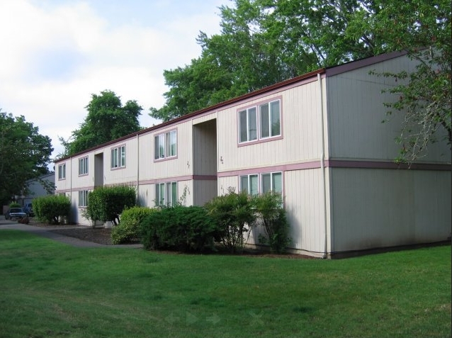 Firwood Village in Eugene, OR - Foto de edificio