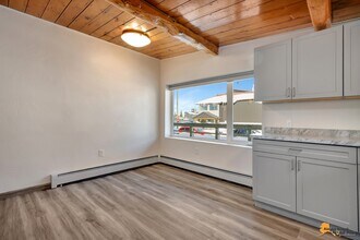 408 E Manor Ave in Anchorage, AK - Building Photo - Building Photo