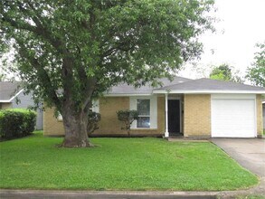 12710 S Coast Dr in Houston, TX - Building Photo - Building Photo