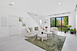 6146 SW 36th Ct in Miramar, FL - Foto de edificio - Building Photo